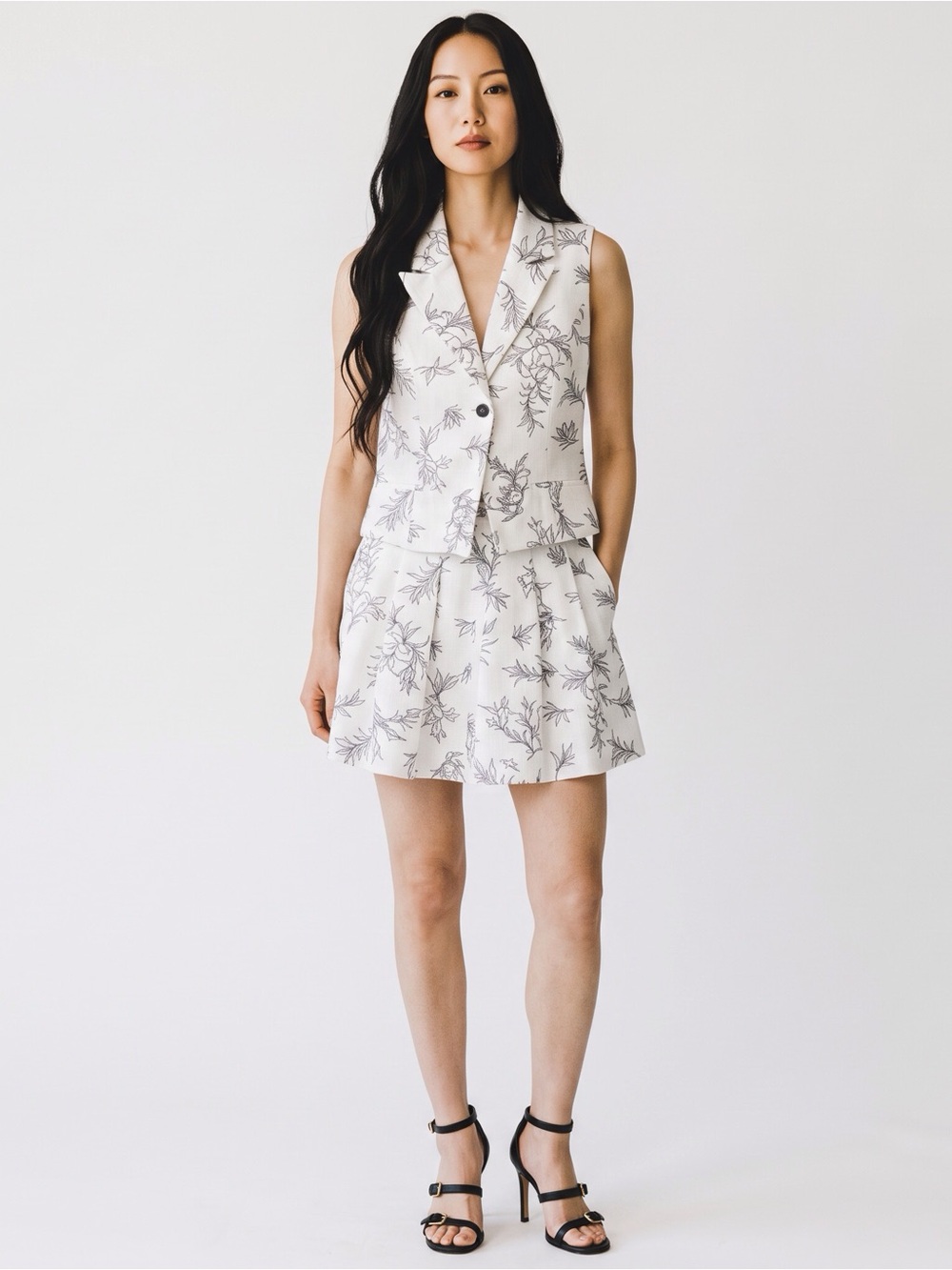 Women’s Black/White Floral Print Mini Skirt & Sleeveless Blazer Set Size-L NEW